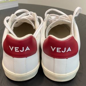 Veja Esplar Worn Twice